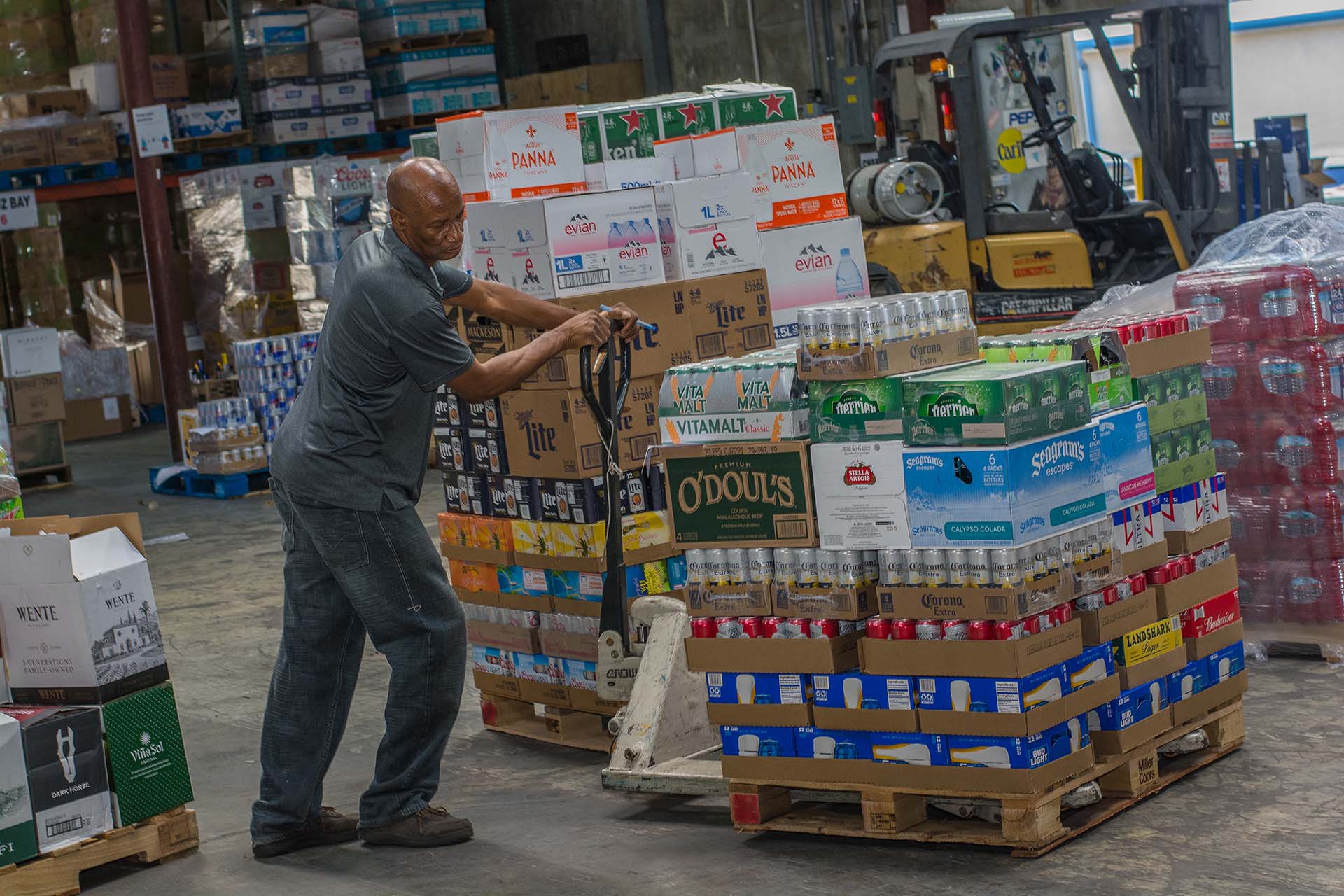 About-Us-img Man pushing pallet